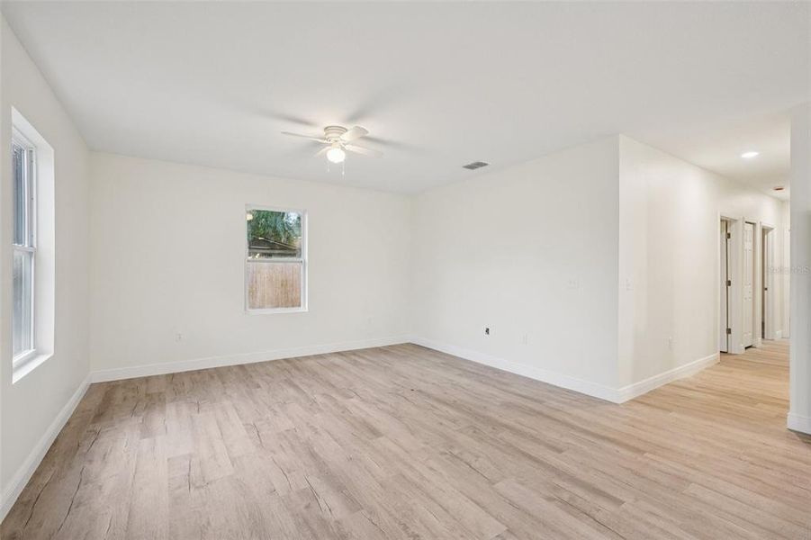 Spacious, unfurnished interior of a new home in , Lakeland (Image 31).