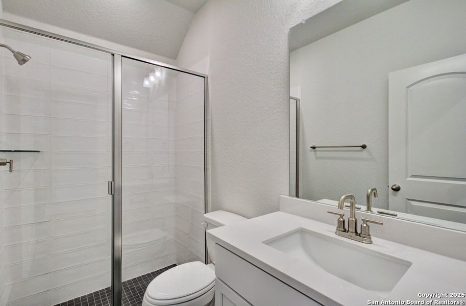 Furnished interior view inside a new home in Clear Creek, New Braunfels (Image 5).