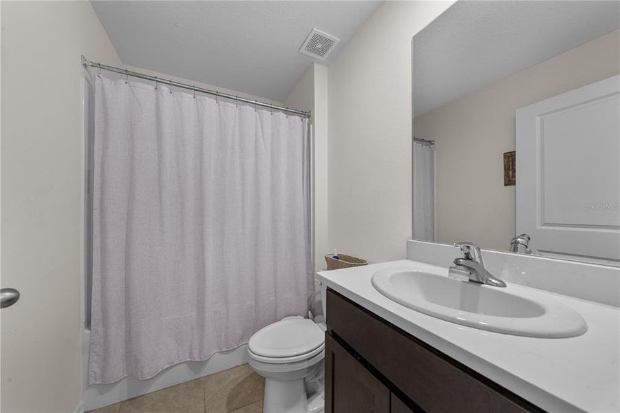 Furnished interior view inside a new home in Avalon Woods, Newberry (Image 19).