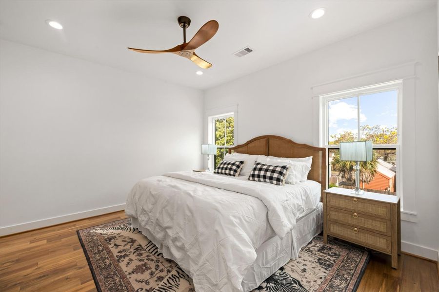 Furnished interior view inside a new home in , Galveston (Image 36).