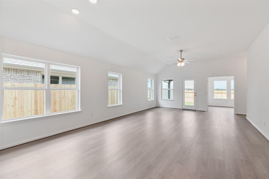 Spacious, unfurnished interior of a new home in Westland Ranch, League City (Image 28).