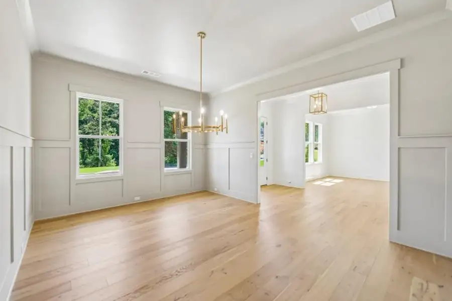 Spacious, unfurnished interior of a new home in White Post on Lake Lanier, Gainesville (Image 20).