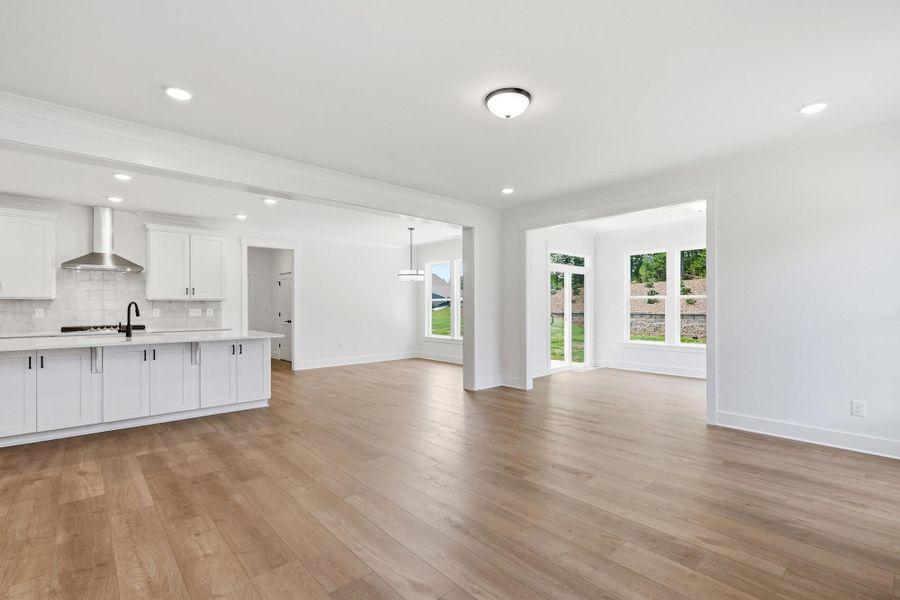 Spacious, unfurnished interior of a new home in Rone Creek, Waxhaw (Image 15).