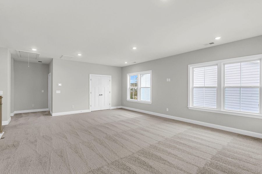 Spacious, unfurnished interior of a new home in Tidewater at Lakes of Cane Bay, Summerville (Image 30).