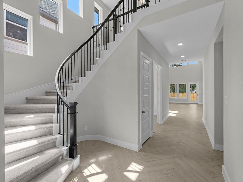 Spacious, unfurnished interior of a new home in Oakhill Reserve, Tomball (Image 14).