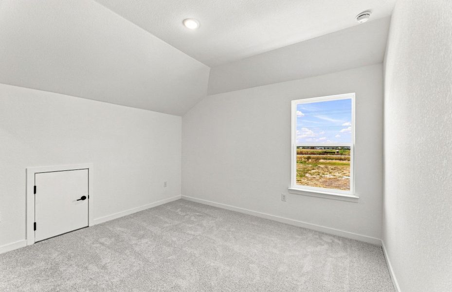 Spacious, unfurnished interior of a new home in Kuempel Farms, Pflugerville (Image 43).