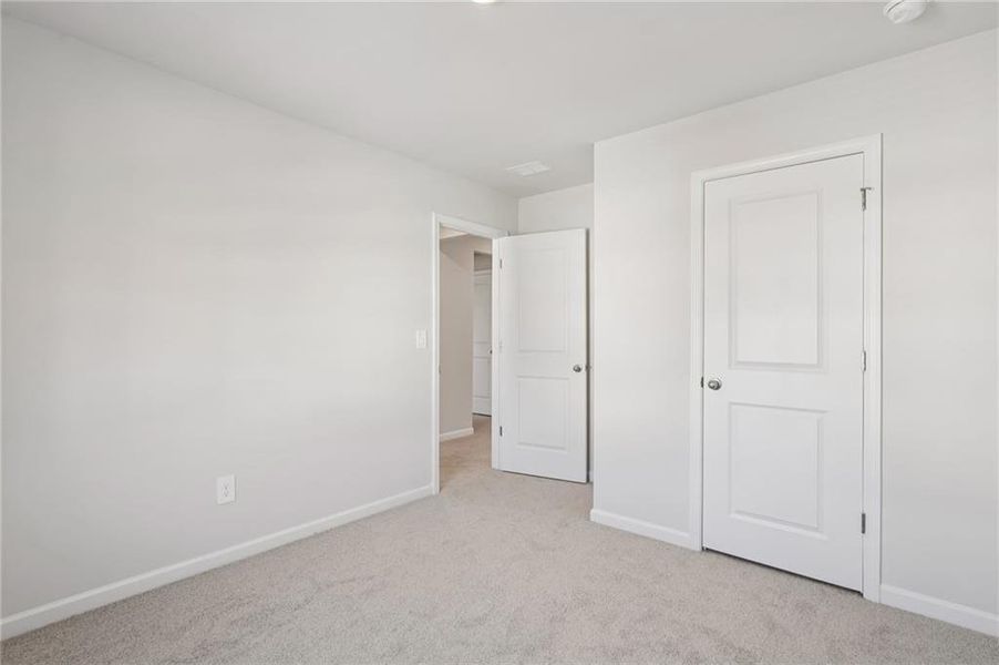 Spacious, unfurnished interior of a new home in Hawthorne Station, College Park (Image 35).