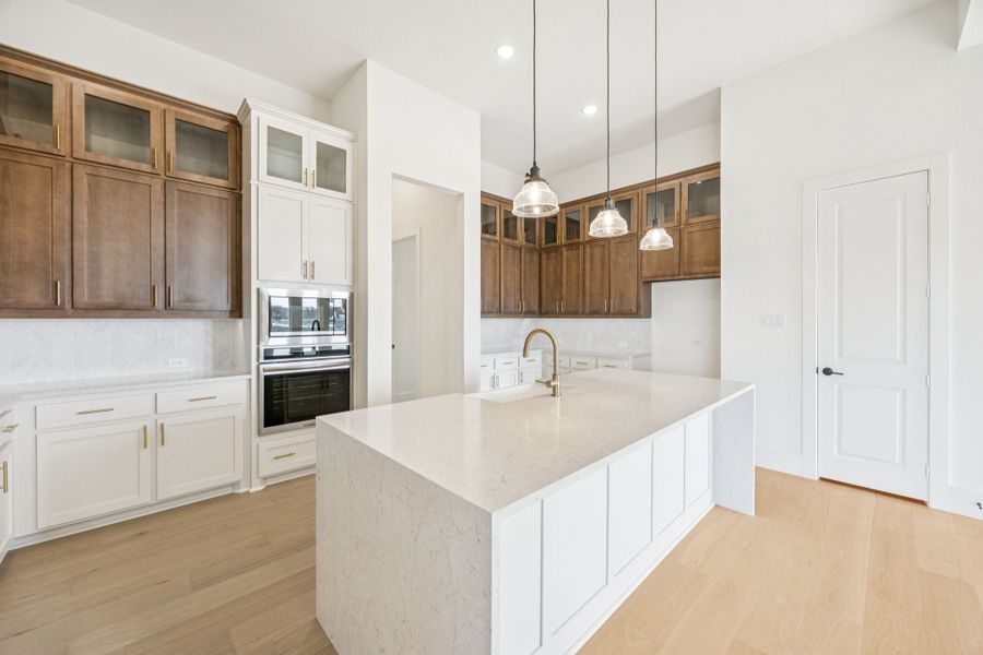 Representative furnished interior of a home built from the Augusta by Sandlin Homes in Trinity Estates, Benbrook (Image 9).