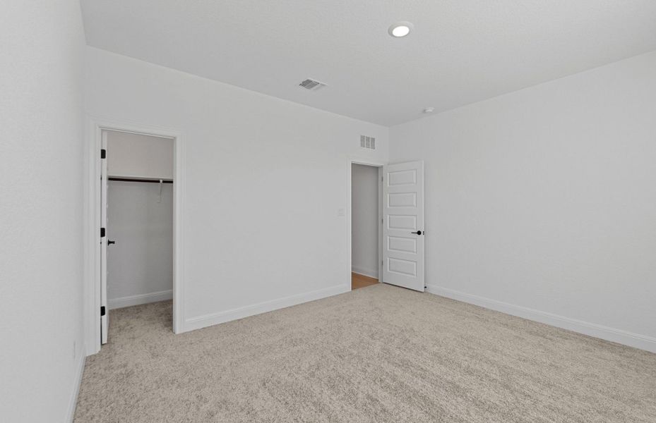 Spacious, unfurnished interior of a new home in Lagos, Manor (Image 28).