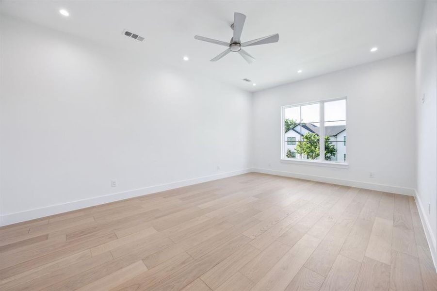 Upstairs guest bedroom with walk in closet and en suite bathroom. Upstairs guest bedroom with walk in closet and en suite bathroom.