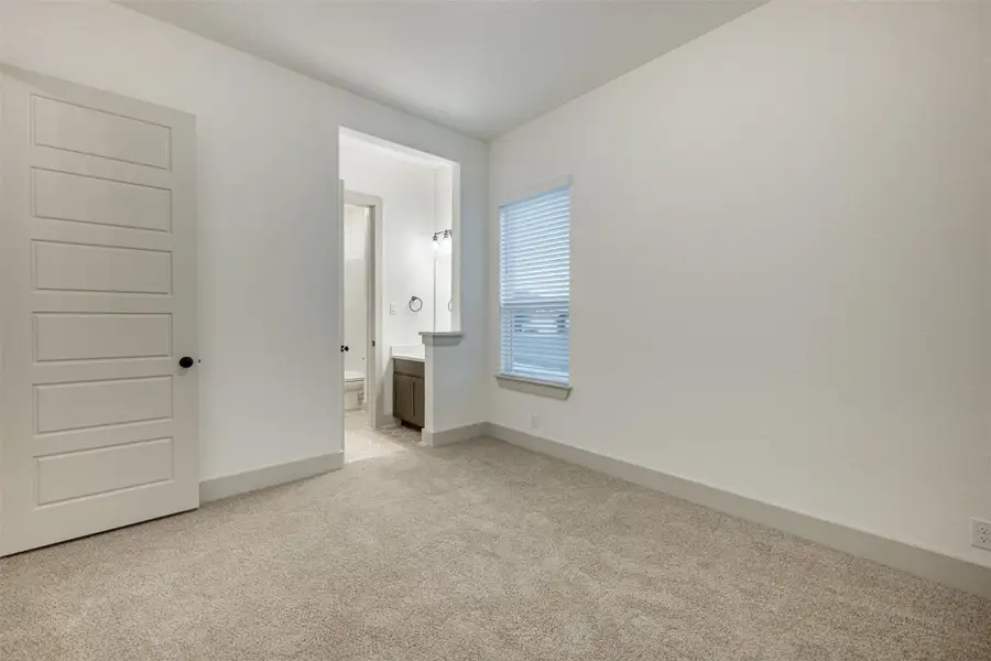 **PHOTOS REPRESENTATIVE OF FLOORPLAN ONLY**