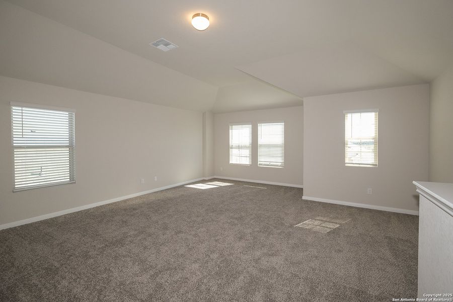 Spacious, unfurnished interior of a new home in Paloma Park, Converse (Image 17).
