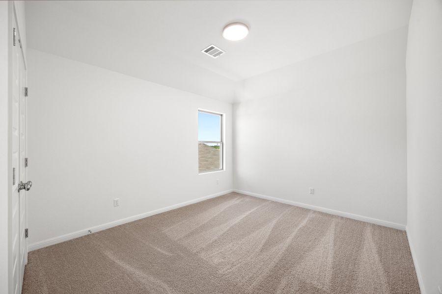 Spacious, unfurnished interior of a new home in Trinity Ranch, Elgin (Image 33).