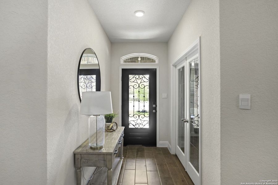 Spacious, unfurnished interior of a new home in Canyon View, San Antonio (Image 21). Spacious, unfurnished interior of a new home in Canyon View, San Antonio (Image 21).