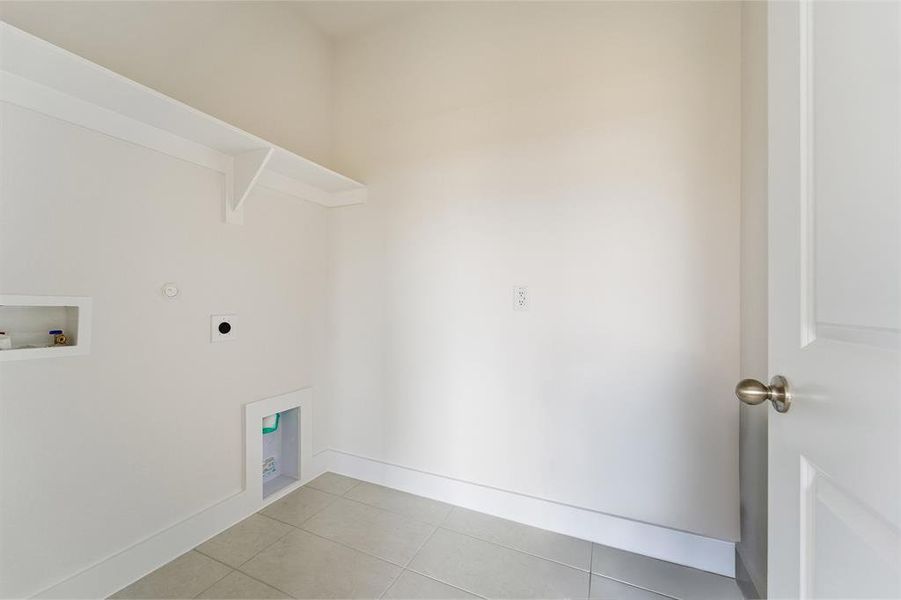 Spacious, unfurnished interior of a new home in Saddlebrook Estates, Waxahachie (Image 12).