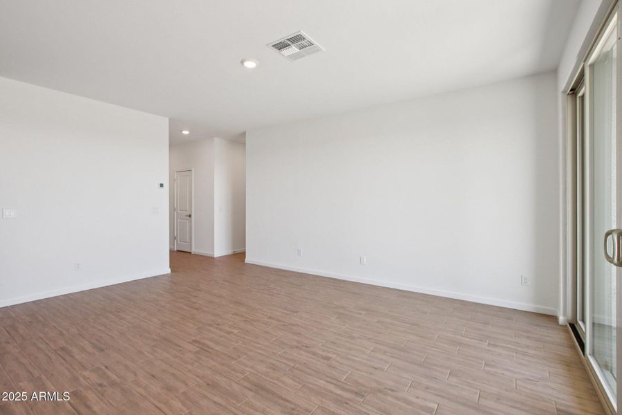 7-web-or-mls-W Bajada Rd-S1709-007