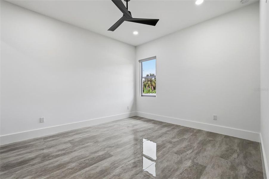 Spacious, unfurnished interior of a new home in , Tampa (Image 74).