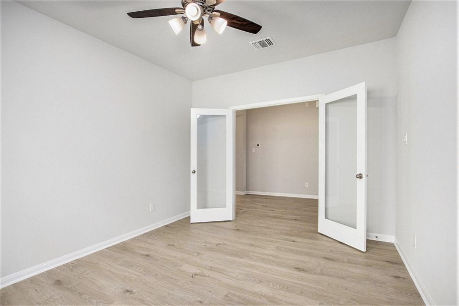 Spacious, unfurnished interior of a new home in , Bay City (Image 23).