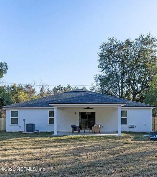 Exterior details and patio area of a home in , Jacksonville (Image 4).