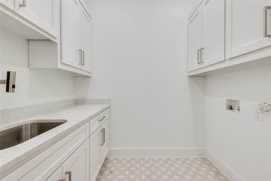 Furnished interior view inside a new home in , Dallas (Image 10).