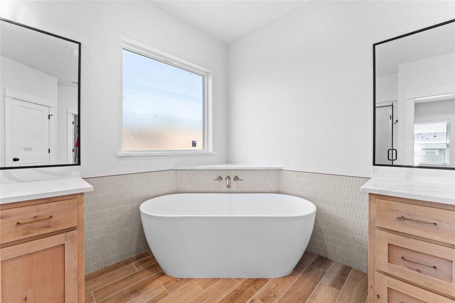 Furnished interior view inside a new home in , Killeen (Image 9).