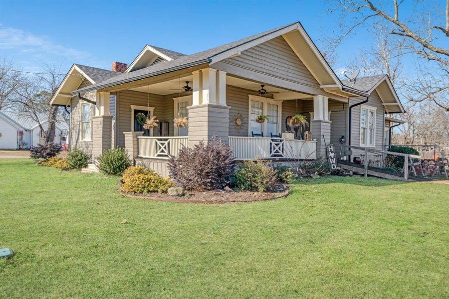 Exterior details and patio area of a home in , Blossom (Image 18).