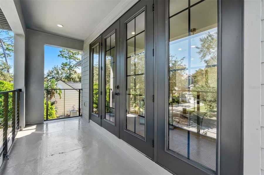 Exterior details and patio area of a home in College Park, Orlando (Image 32).