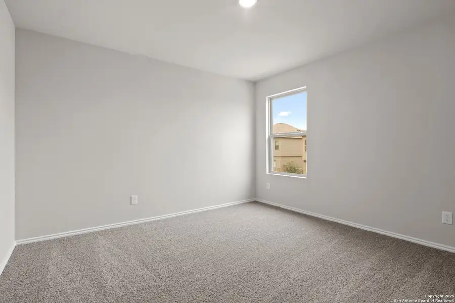 Spacious, unfurnished interior of a new home in Somerset Trails, San Antonio (Image 10). Spacious, unfurnished interior of a new home in Somerset Trails, San Antonio (Image 10).