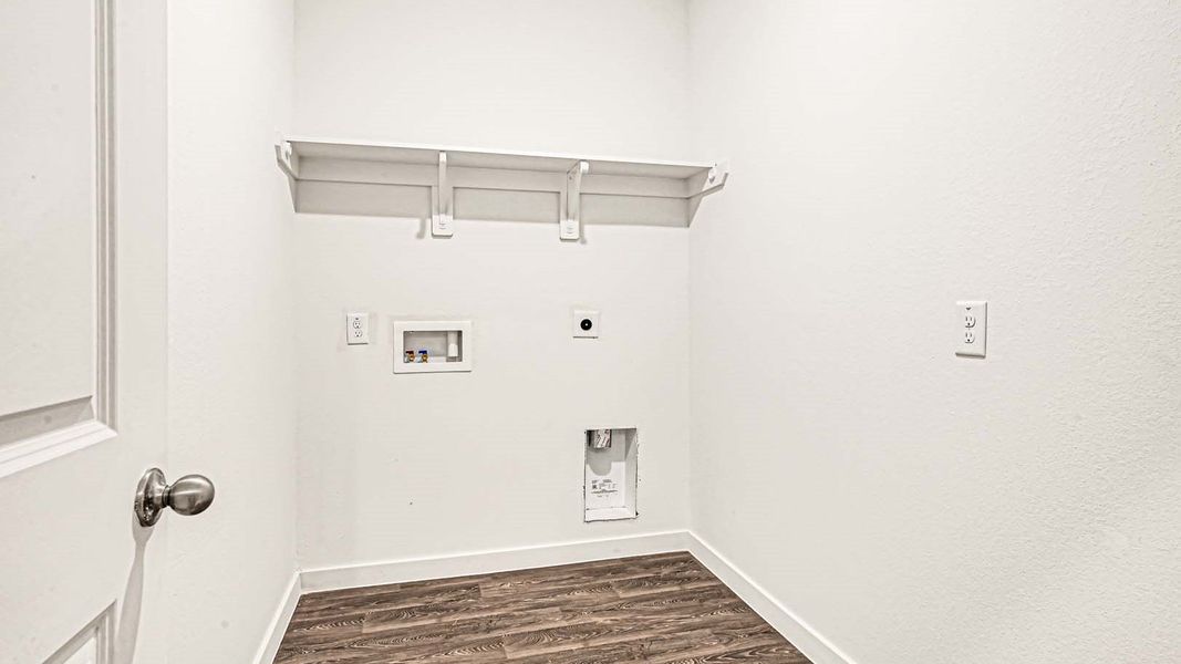 Representative unfurnished interior of a home built from the Midland - X40M by D.R. Horton in Holly Ridge, Rosenberg (Image 20). Representative unfurnished interior of a home built from the Midland - X40M by D.R. Horton in Holly Ridge, Rosenberg (Image 20).