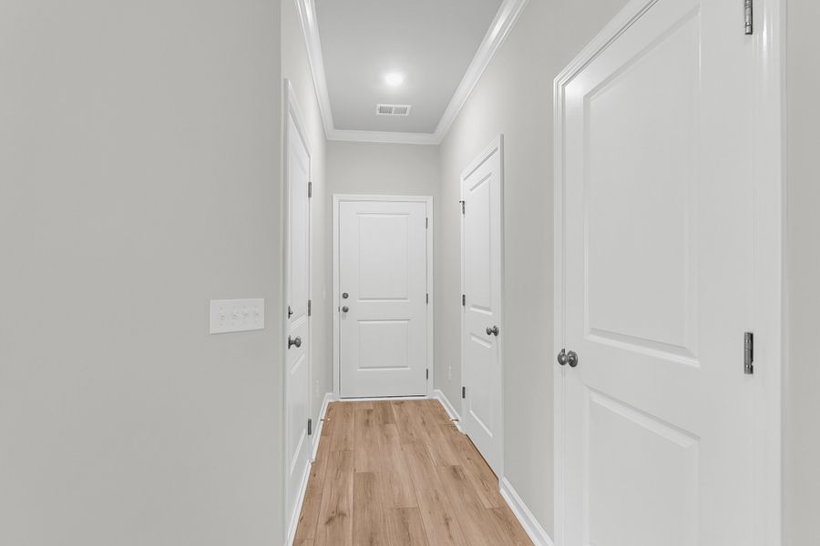 Spacious, unfurnished interior of a new home in Central Creek, Goose Creek (Image 17).