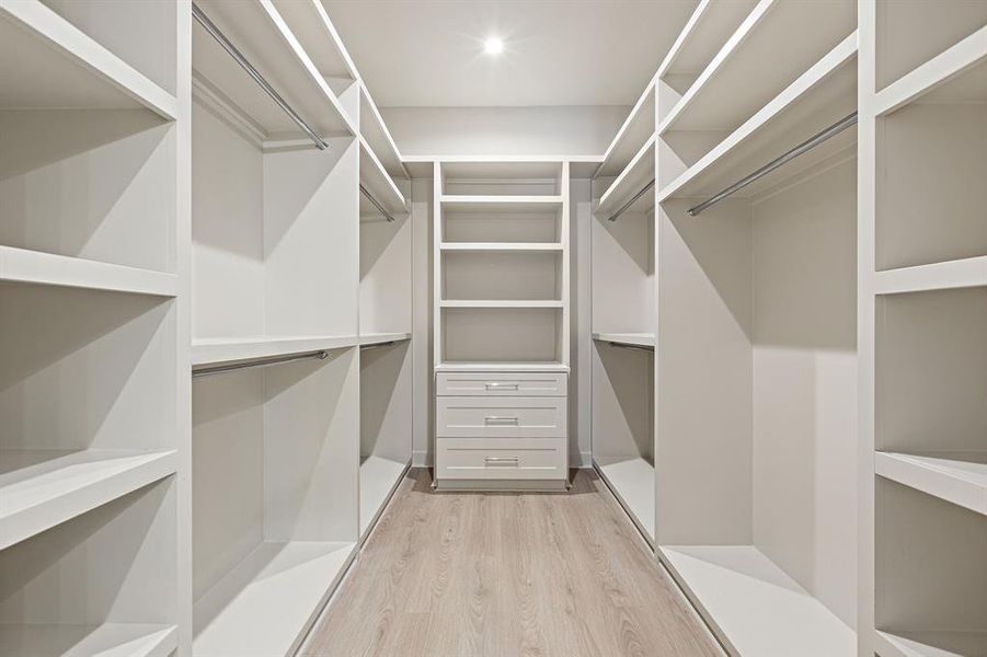 Spacious, unfurnished interior of a new home in , Dallas (Image 18).