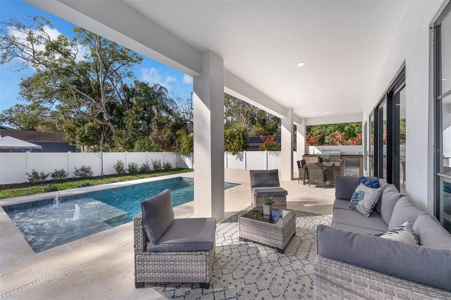 Exterior details and patio area of a home in College Park, Orlando (Image 25).