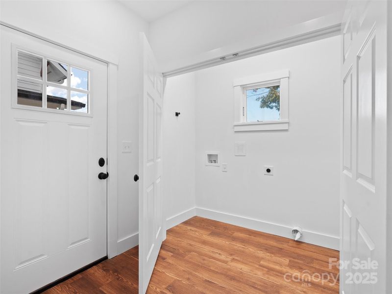 Spacious, unfurnished interior of a new home in , Waynesville (Image 17).