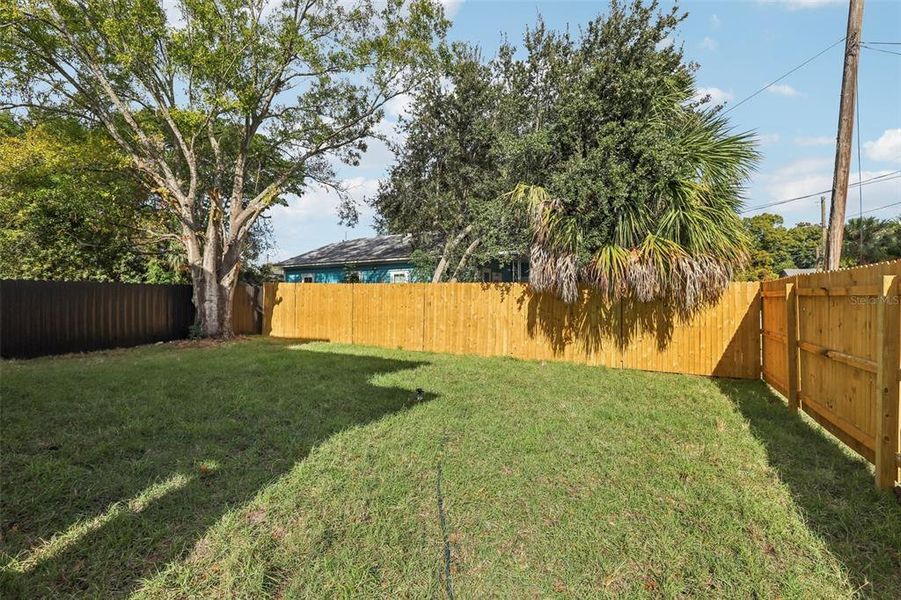 Exterior details and patio area of a home in , Tampa (Image 34).