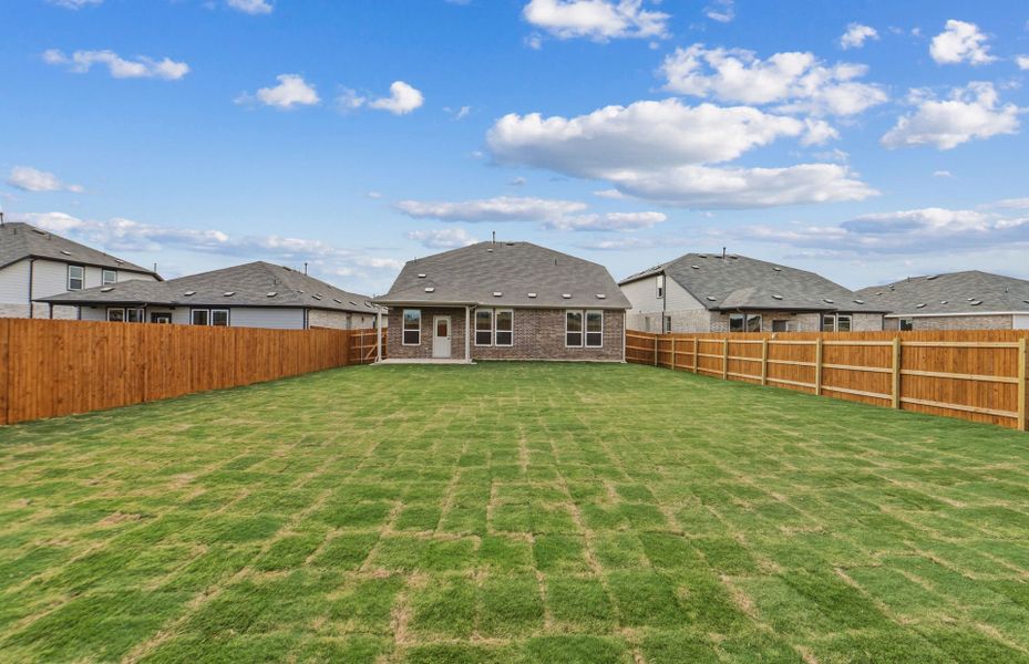 Exterior details and patio area of a home in Lagos, Manor (Image 28).