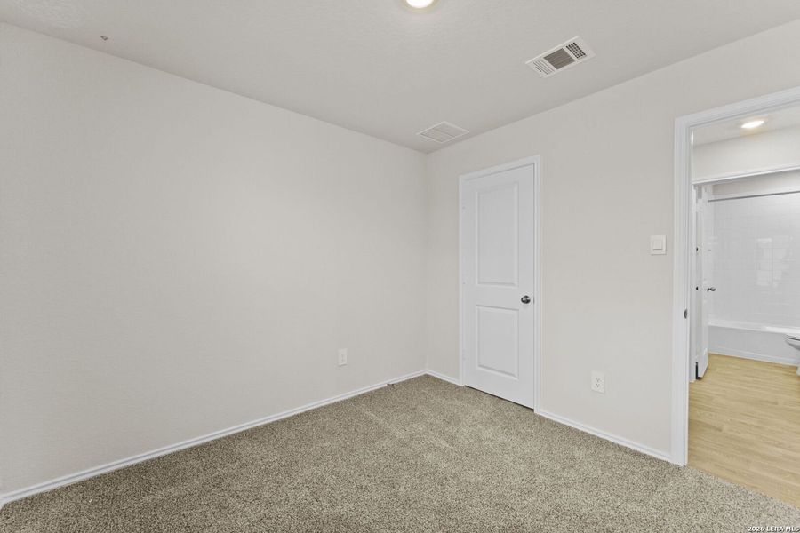 Spacious, unfurnished interior of a new home in Swenson Heights, Seguin (Image 15).