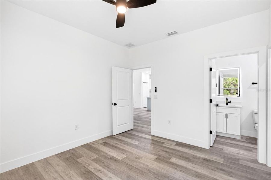 Spacious, unfurnished interior of a new home in , Port Charlotte (Image 15).