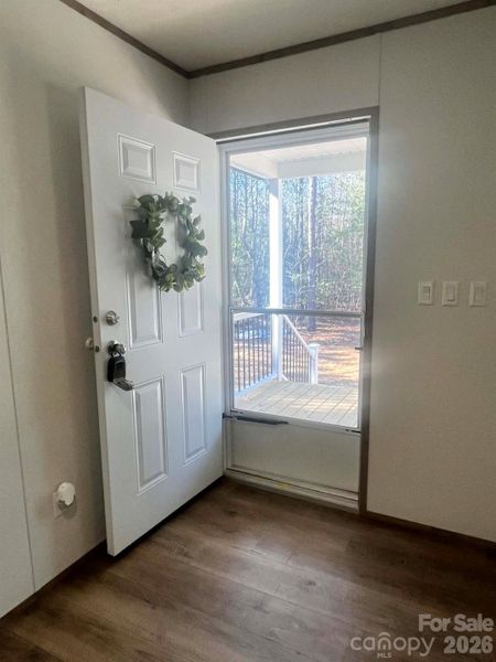 Spacious, unfurnished interior of a new home in , Kershaw (Image 39).