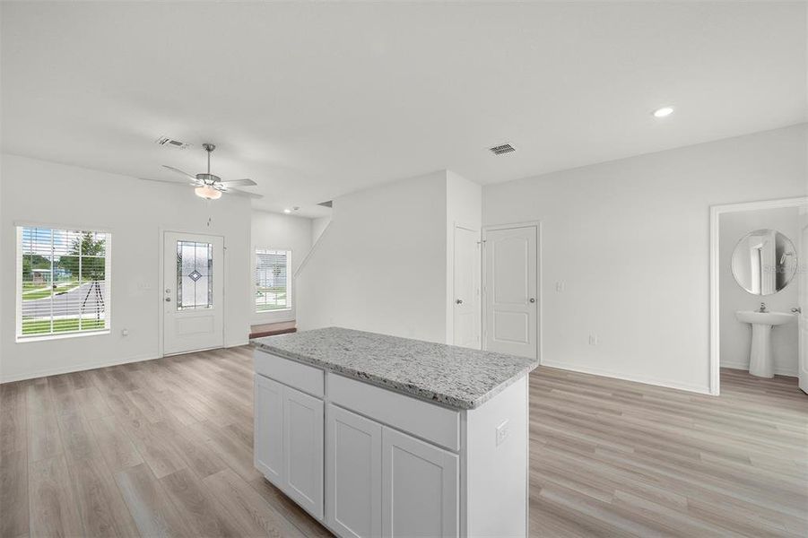 Spacious, unfurnished interior of a new home in Tula Parc, Astatula (Image 13).