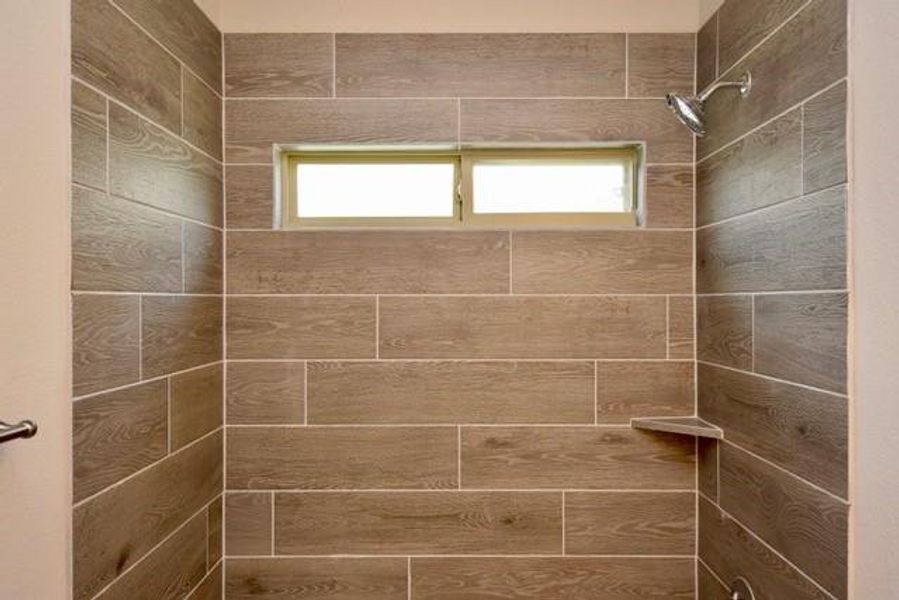 Full bath featuring a tile shower/tub combination