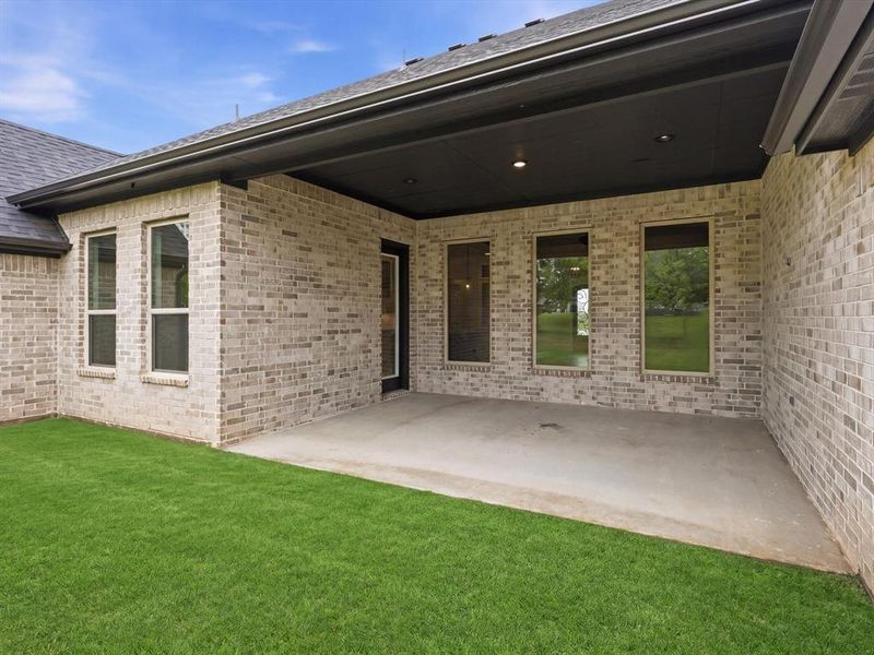 Exterior details and patio area of a home in , Granbury (Image 25).