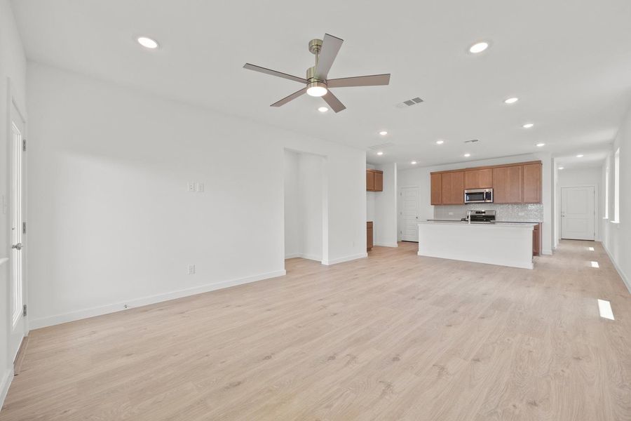 Spacious, unfurnished interior of a new home in Prairie Winds, Hutto (Image 18).