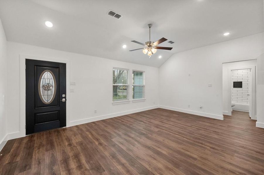 Spacious, unfurnished interior of a new home in , Kerens (Image 34).