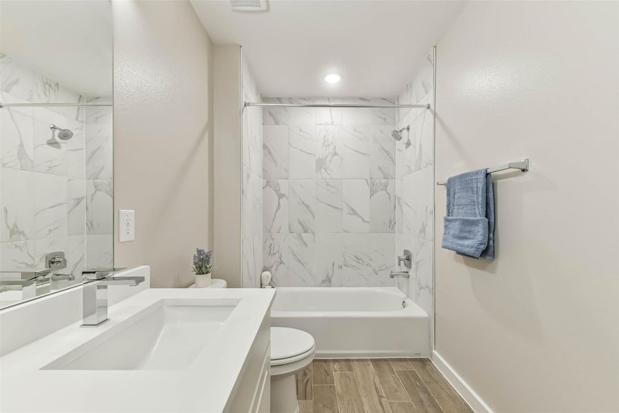 Furnished interior view inside a new home in , Missouri City (Image 13).