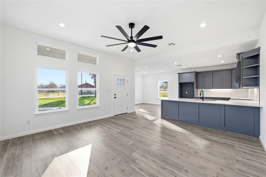 Spacious, unfurnished interior of a new home in , Bremond (Image 11).