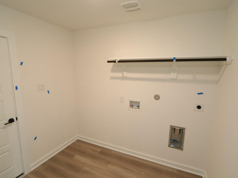 Spacious, unfurnished interior of a new home in Miller's Pond, Rosenberg (Image 9).