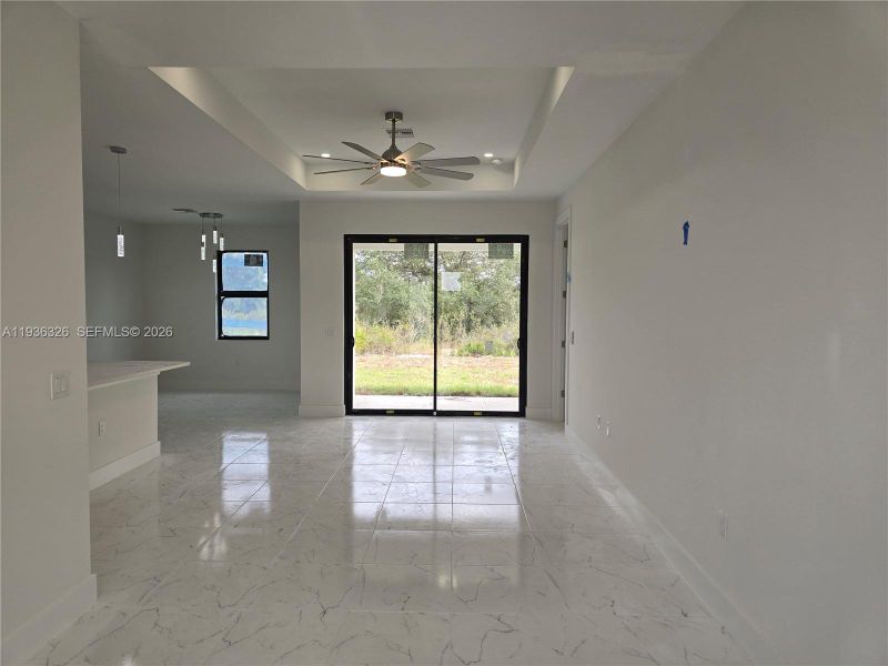 Spacious, unfurnished interior of a new home in , Lehigh Acres (Image 10).