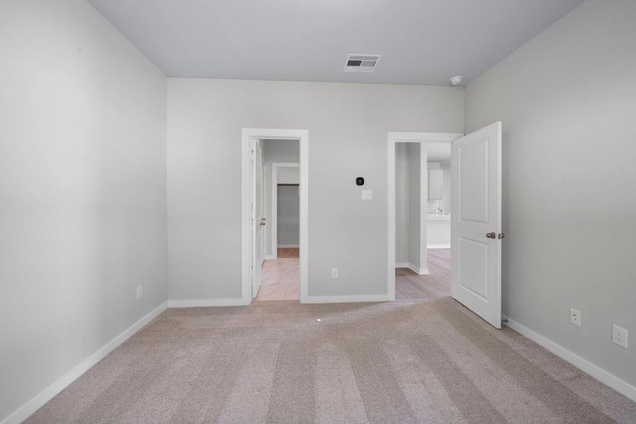 Spacious, unfurnished interior of a new home in Westridge Cove, Conroe (Image 26).