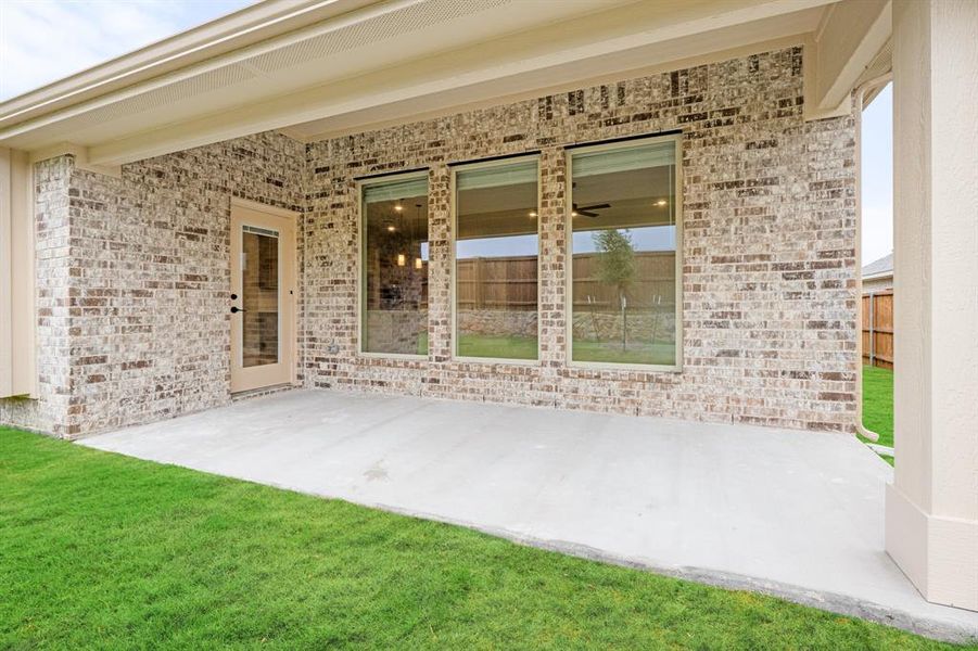 Exterior details and patio area of a home in Somerset, Venus (Image 3).