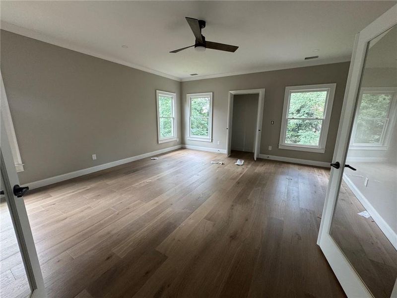 Spacious, unfurnished interior of a new home in , Atlanta (Image 5).